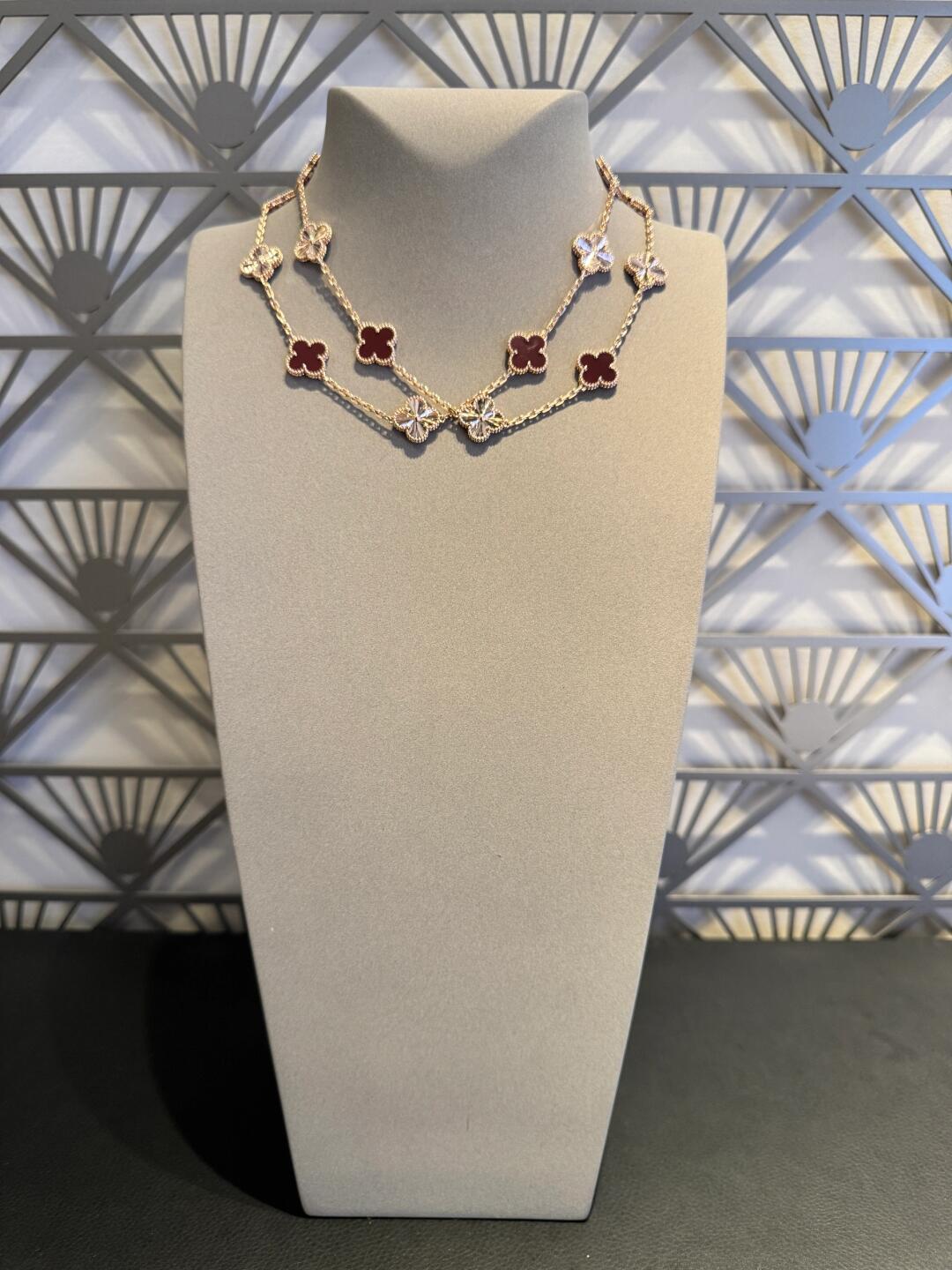 [AuraEcho]CLOVER 20 MOTIFS LASER CARNELIAN NECKLACE