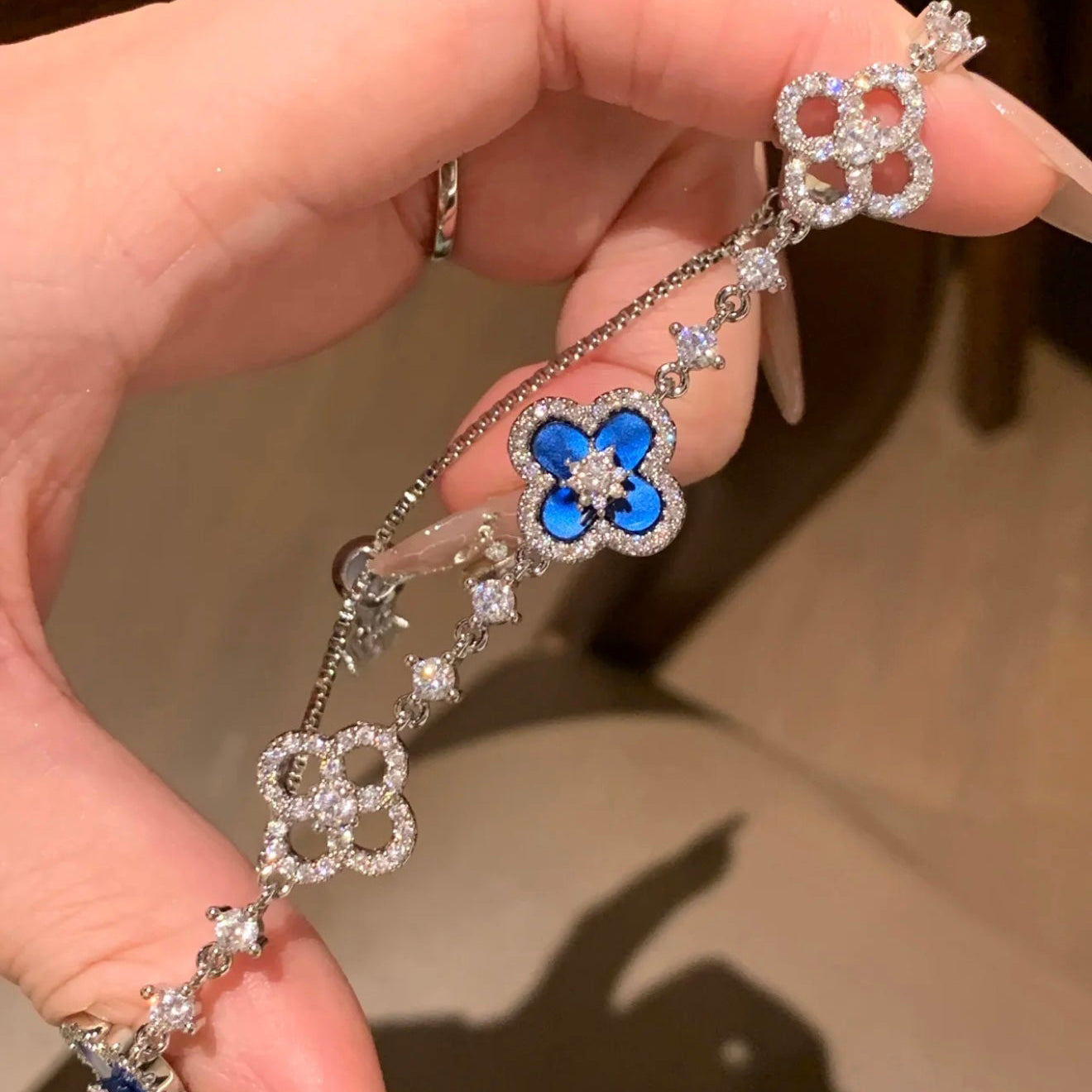[AuraEcho]CLOVER 5 MOTIF PINK BLUE RED WHITE BRACELET