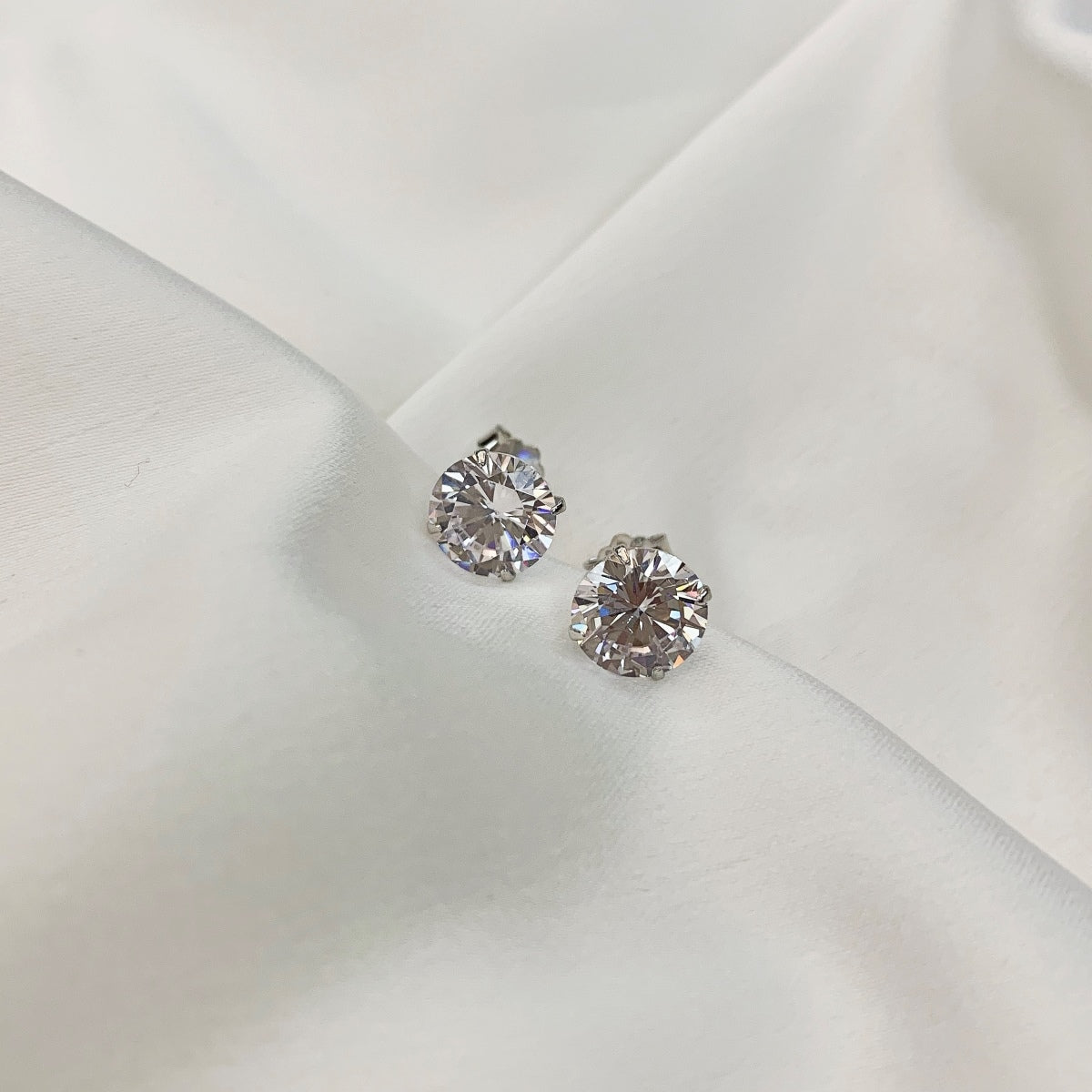 [AuraEcho]Stylish Shiny Round Center Stone Stud Earrings