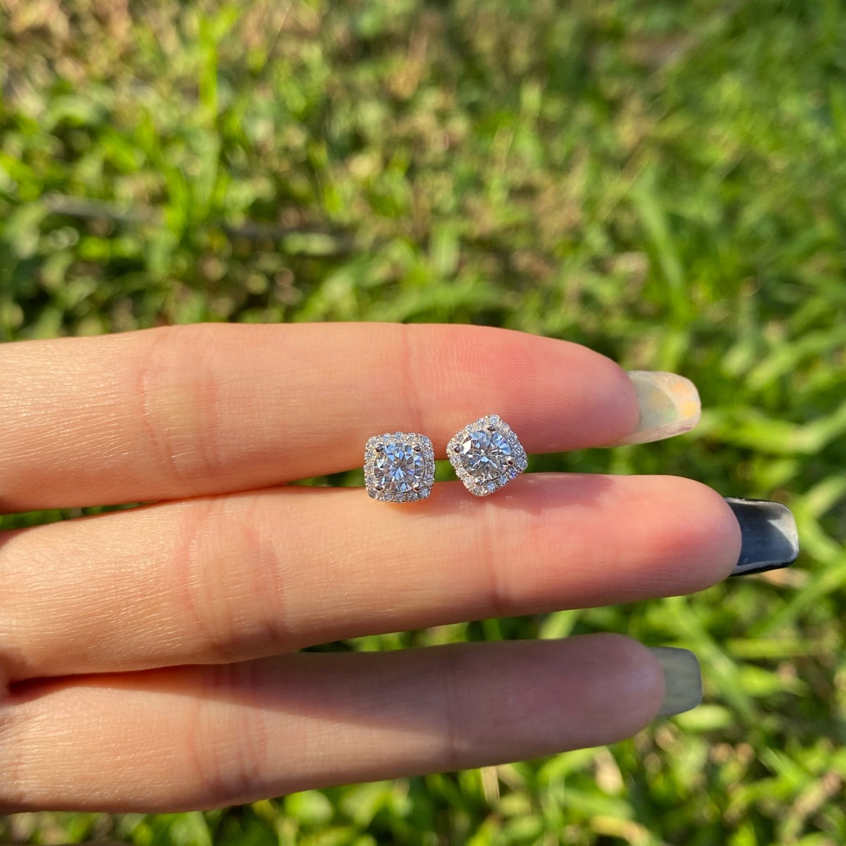 [AuraEcho]Classic Round Center Stone Stud Earrings