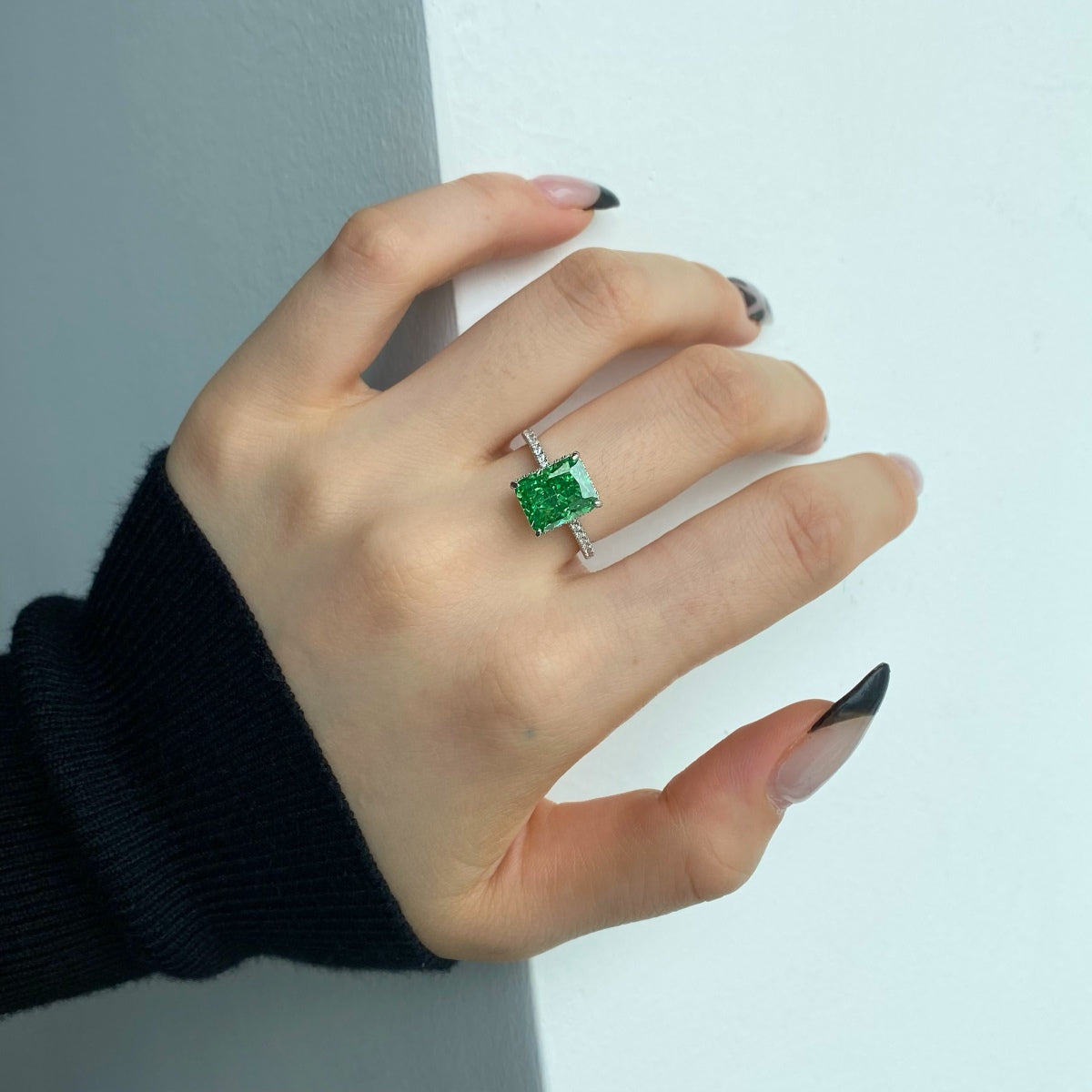 [AuraEcho]4.0 Carat Luxurious Engagement Ring