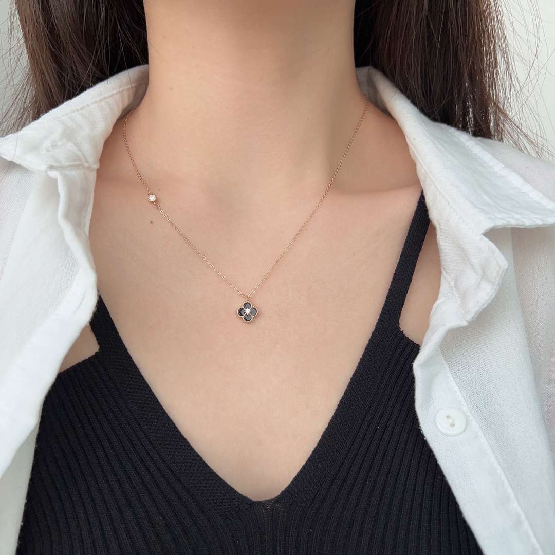 [AuraEcho]Delicate Flower Shape Necklace