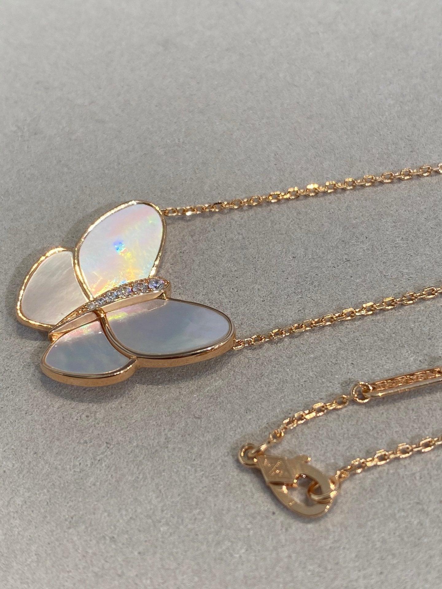 [AuraEcho]BUTTERFLY GOLD MOP DIAMOND NECKLACE
