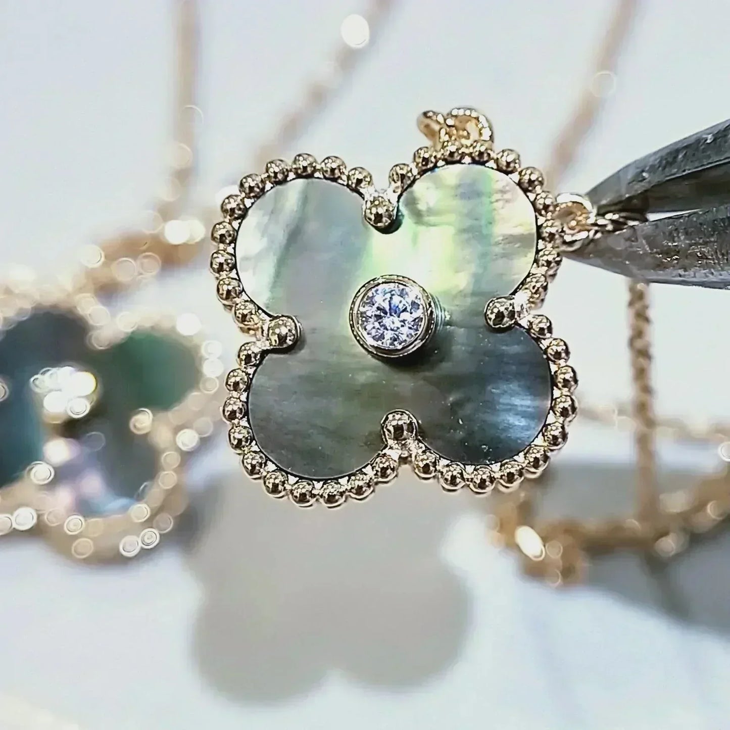 [AuraEcho]CLOVER 15MM DIAMOND AND MOTHER-OF-GREY NECKLACE