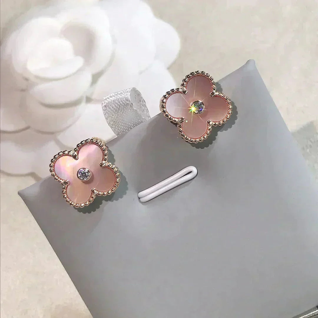 [AuraEcho]CLOVER MEDIUM 1 MOTIFS  PINK MOP DIAMOND EARRINGS