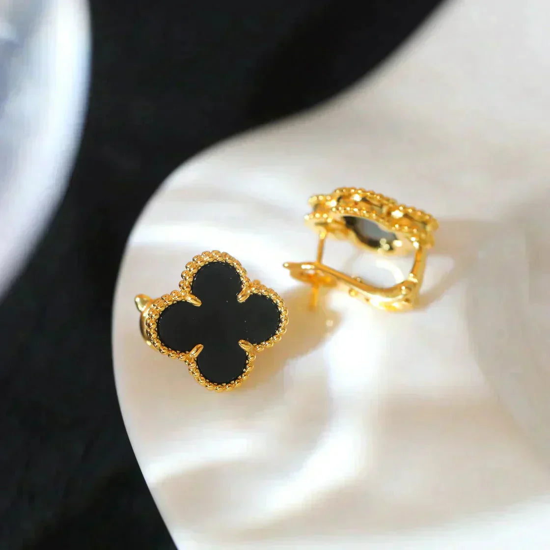 [AuraEcho]CLOVER MEDIUM 1 MOTIFS  ONYX STUD EARRINGS