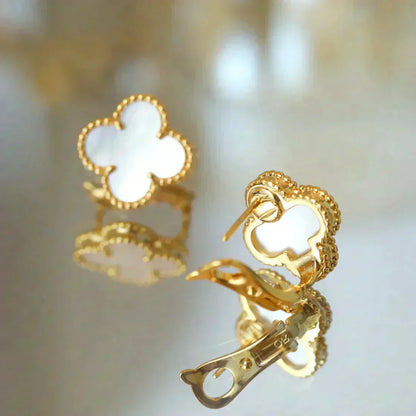 [AuraEcho]CLOVER MEDIUM 1 MOTIFS  WHITE MOP STUD EARRINGS