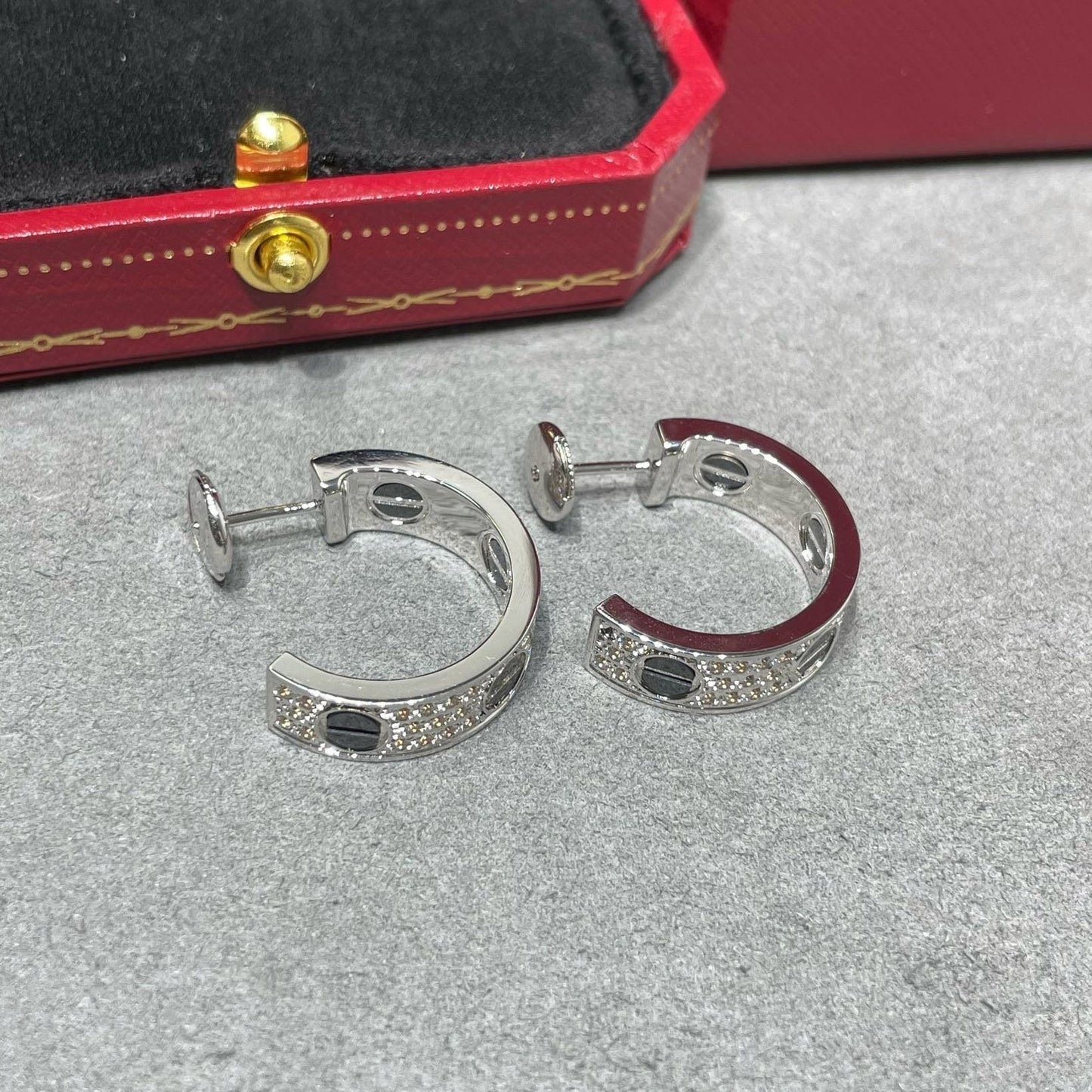 [AuraEcho]LOVE CERAMIC DIAMOND PAVED SILVER EARRINGS