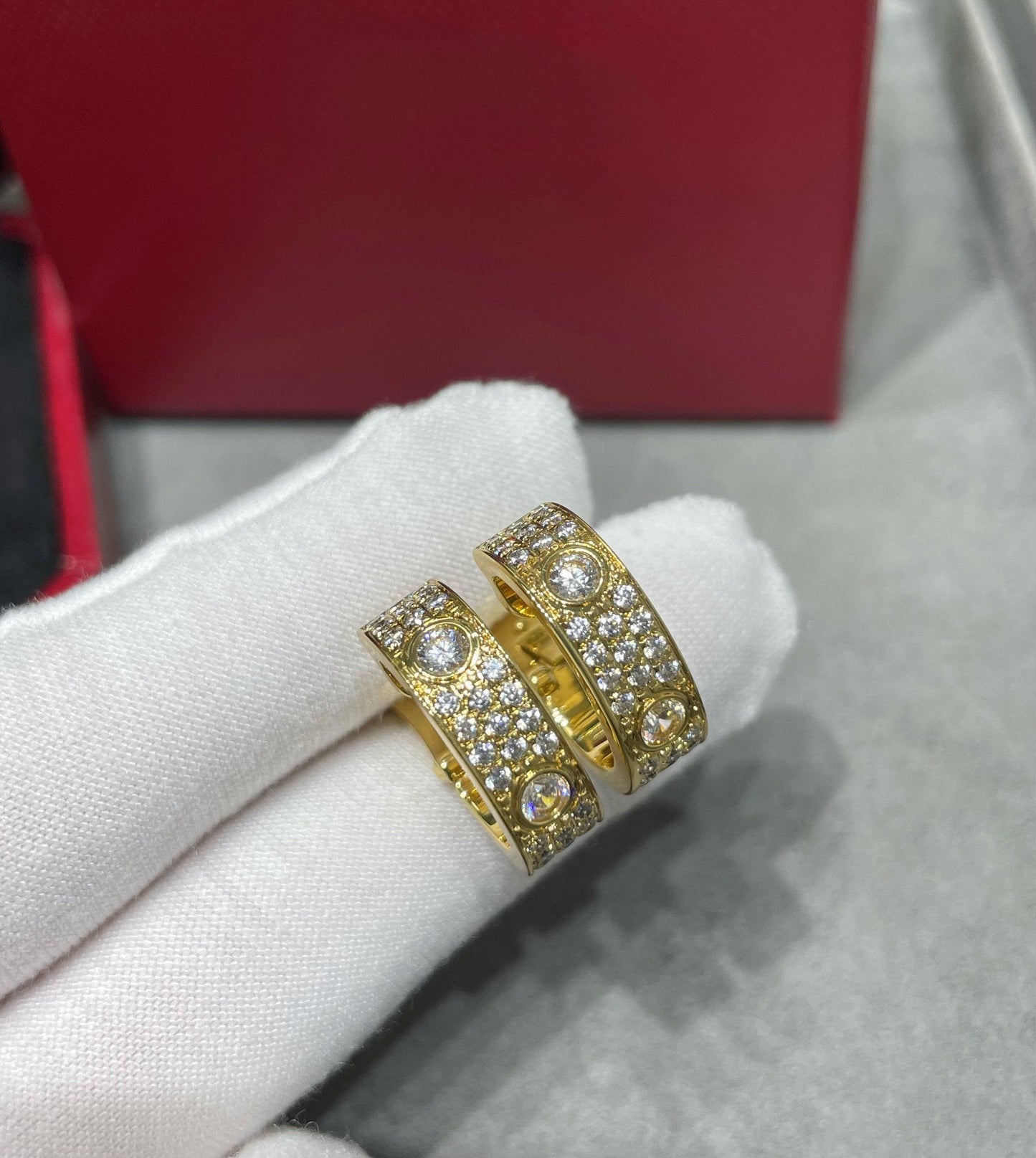 [AuraEcho]LOVE 5.5MM DIAMOND PAVED EARRINGS