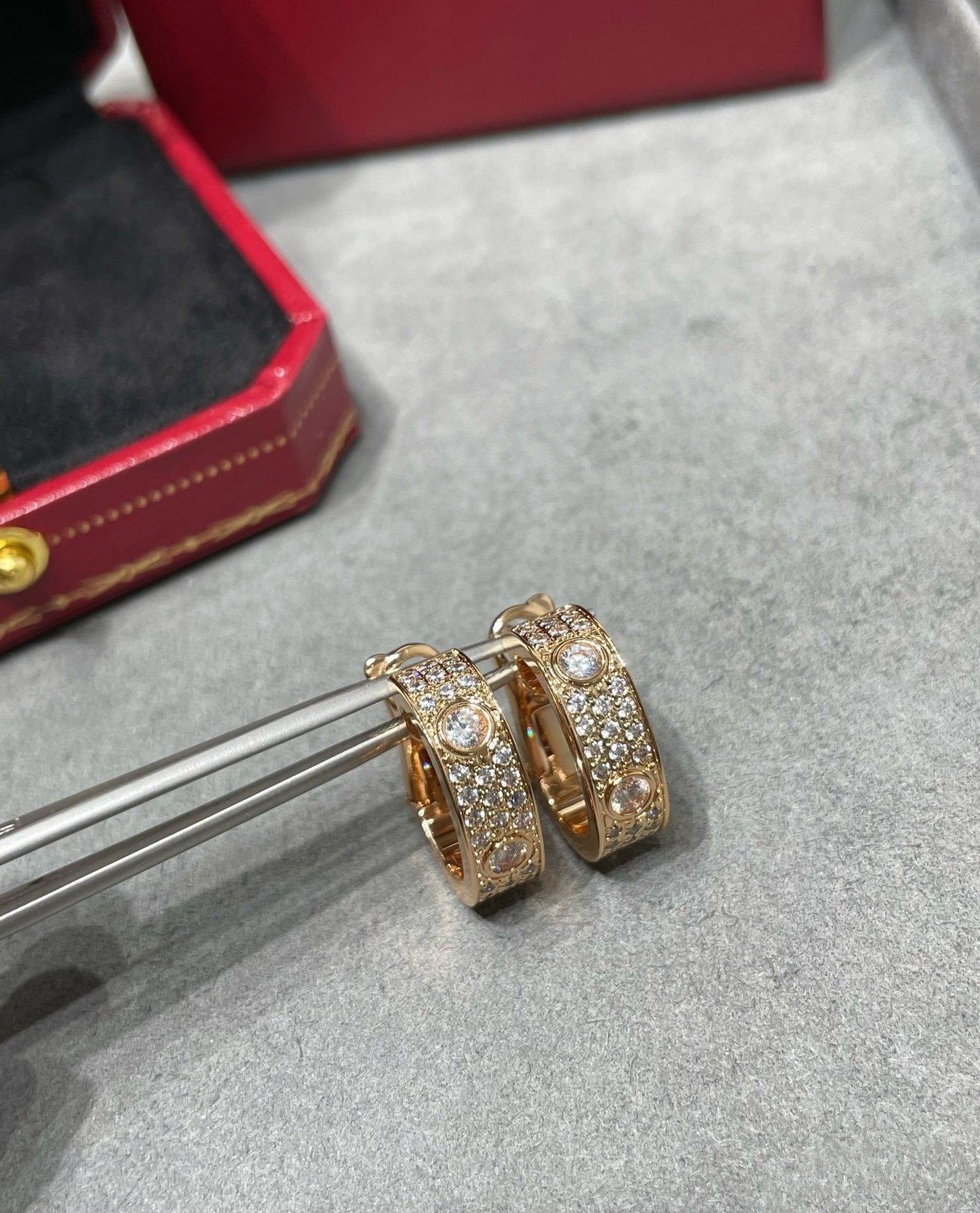 [AuraEcho]LOVE 5.5MM DIAMOND PAVED EARRINGS