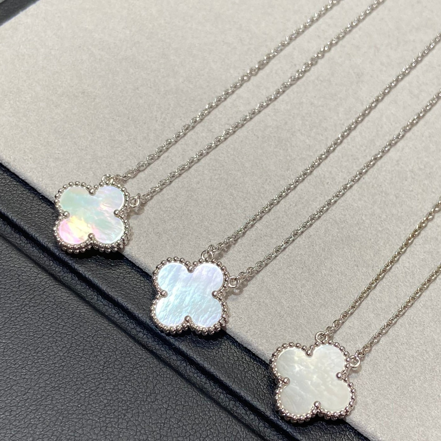 [AuraEcho]CLOVER MEDIUM SILVER WHITE MOP NECKLACE