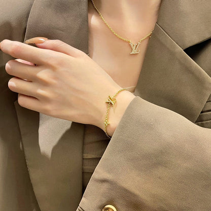 [AuraEcho]LOGO STAR MOTIF GOLD BRACELET