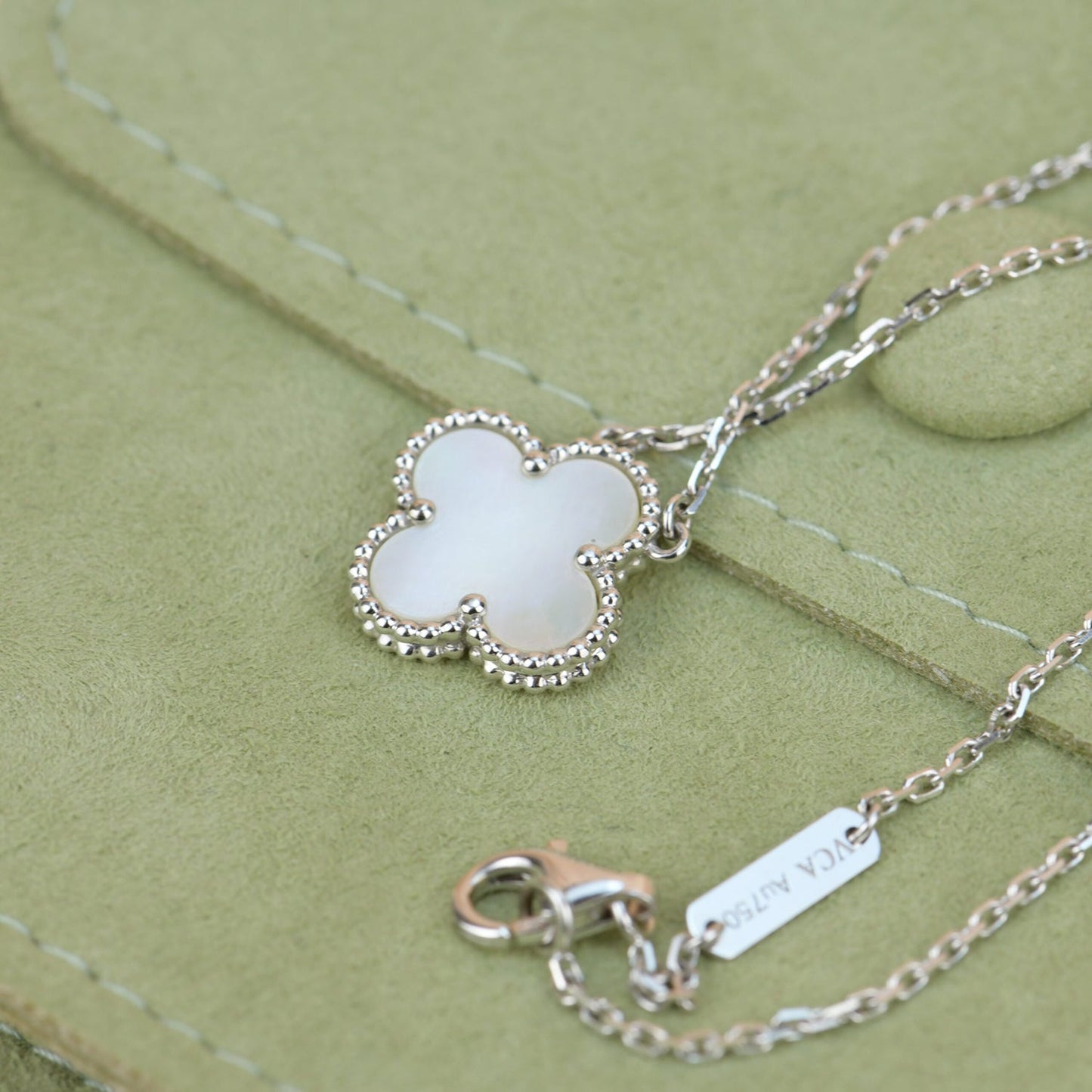[AuraEcho]CLOVER  15MM WHITE MOTHER-OF-PEARL SILVER