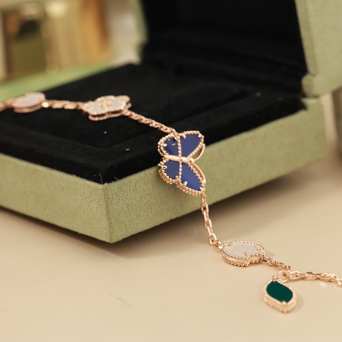 [AuraEcho]LUCKY SPRING BUTTERFLY 5 MOTIF BRACELET