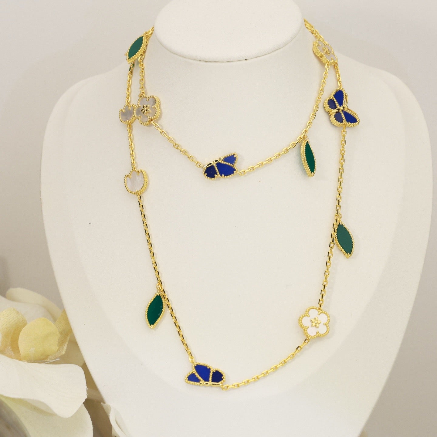 [AuraEcho]LUCKY SPRING BUTTERFLY 15 FLOWER NECKLACE
