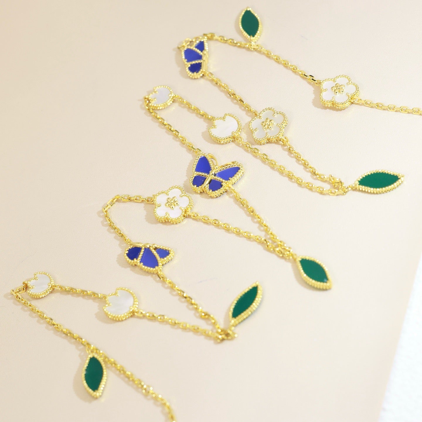 [AuraEcho]LUCKY SPRING BUTTERFLY 15 FLOWER NECKLACE