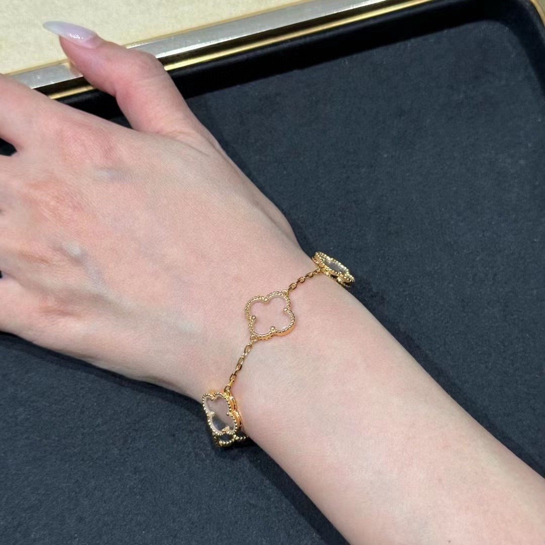 [AuraEcho]CLOVER 5 MOTIF ROCK CRYSTAL PINK GOLD BRACELET