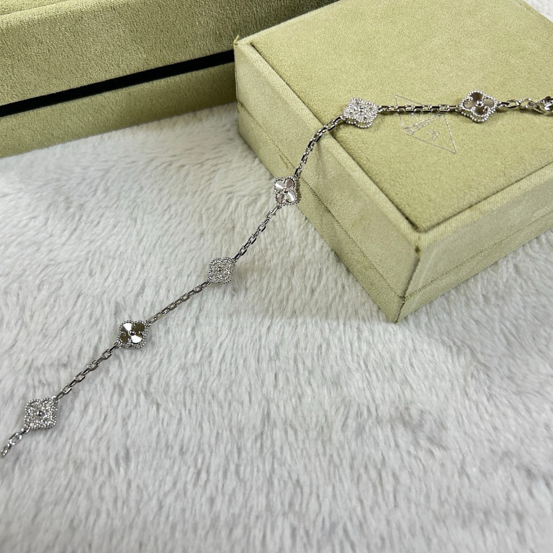 [AuraEcho]CLOVER 6 MOTIF DIAMOND LASER BRACELET