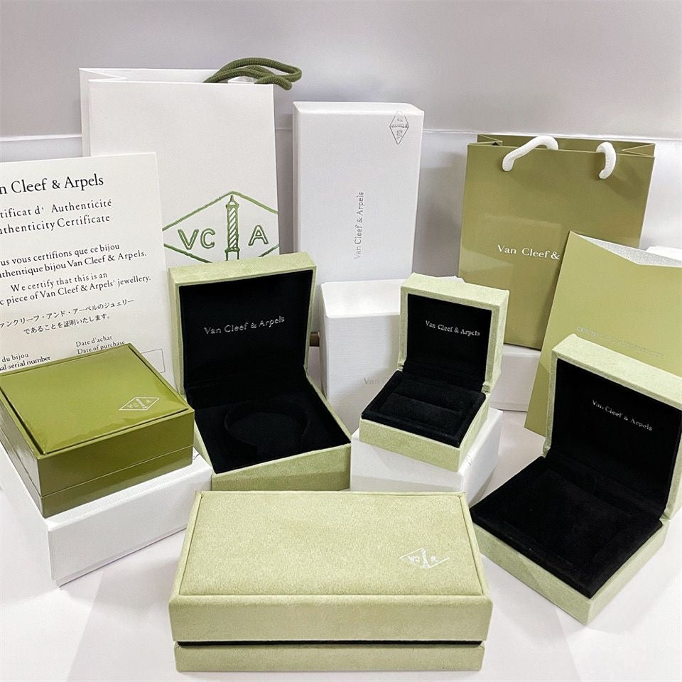 [AuraEcho]VA CLOVER BRACELET NECKLACE RING BOX GIFT BAG