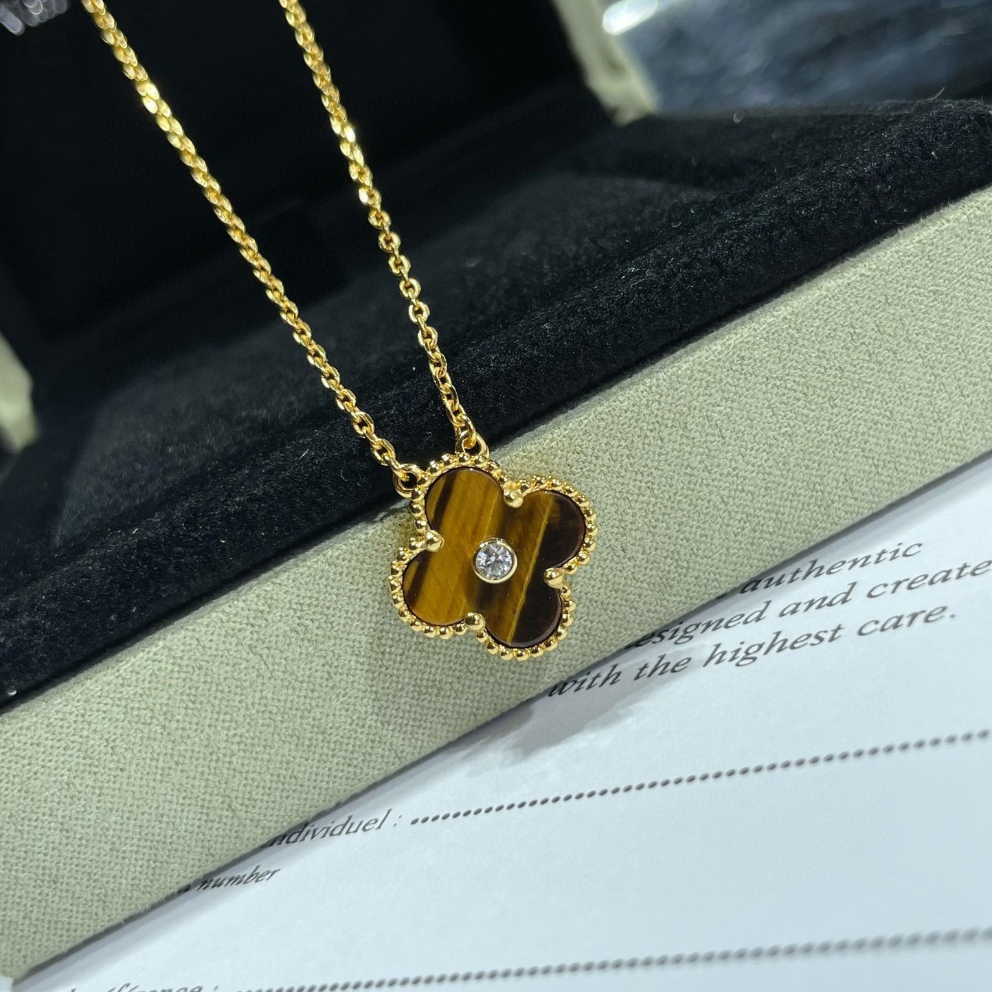 [AuraEcho]CLOVER 15MM DIAMOND AND YELLOW TIGER'S EYE AGATE necklace