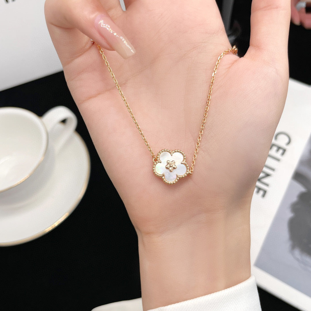 [AuraEcho]LUCKY  WHITE MOP  PLUM BLOSSOM NECKLACE