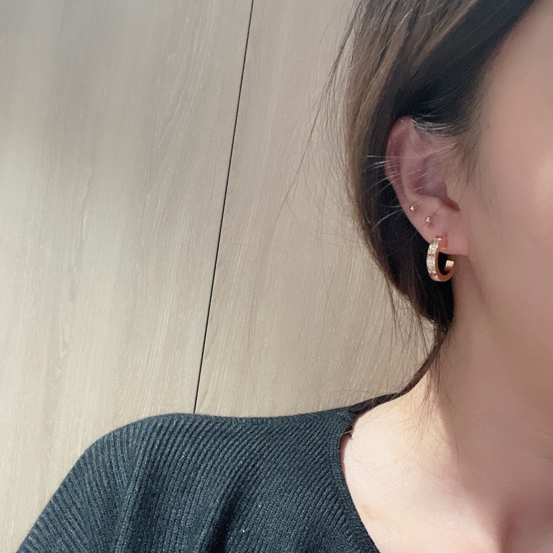 [AuraEcho]LOVE 5.5MM DIAMOND PAVED EARRINGS