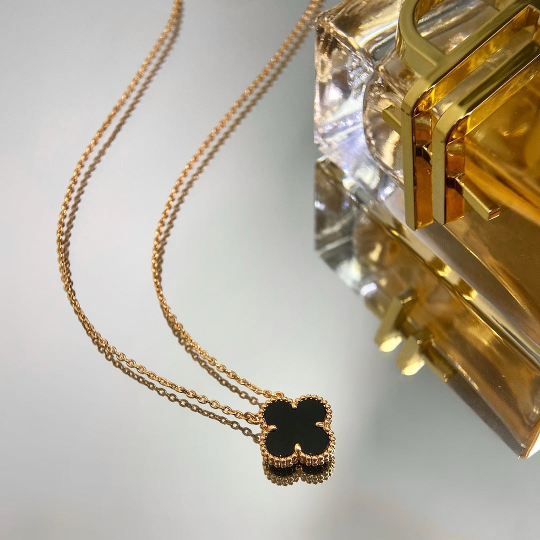 [AuraEcho]CLOVER 15MM BLACK ONYX SINGLE FLOWER NECKLACE