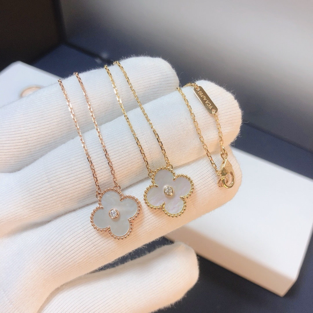 [AuraEcho]CLOVER 15MM DIAMOND WHITE FRITILLARIA NECKLACE