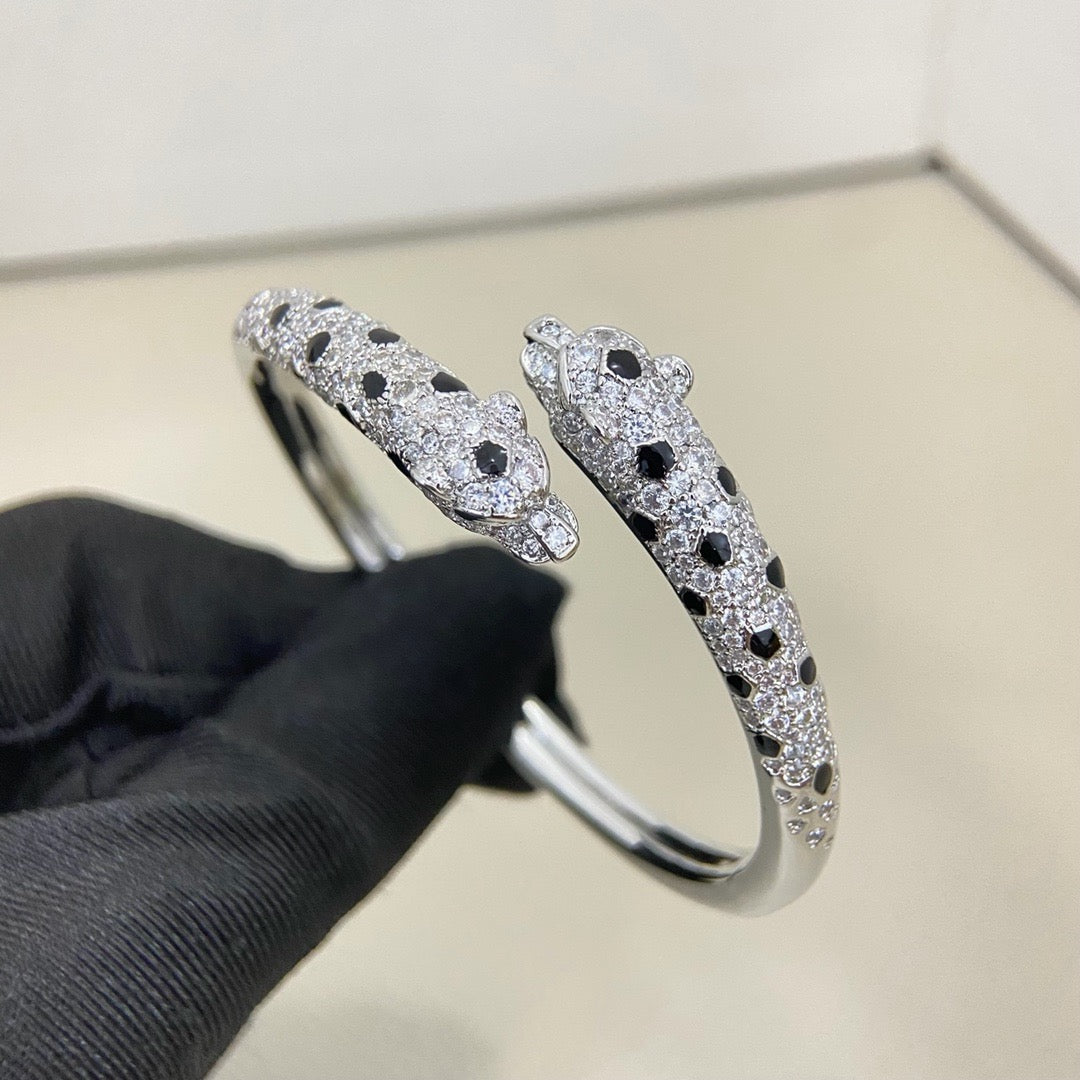 [AuraEcho]PANTHERE DOUBLE HEADED HALF DIAMOND OPEN BRACELET