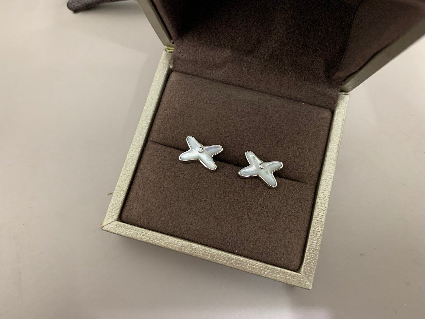 [AuraEcho]JEUX DE WHITE MOP SILVER DIAMOND EARRINGS