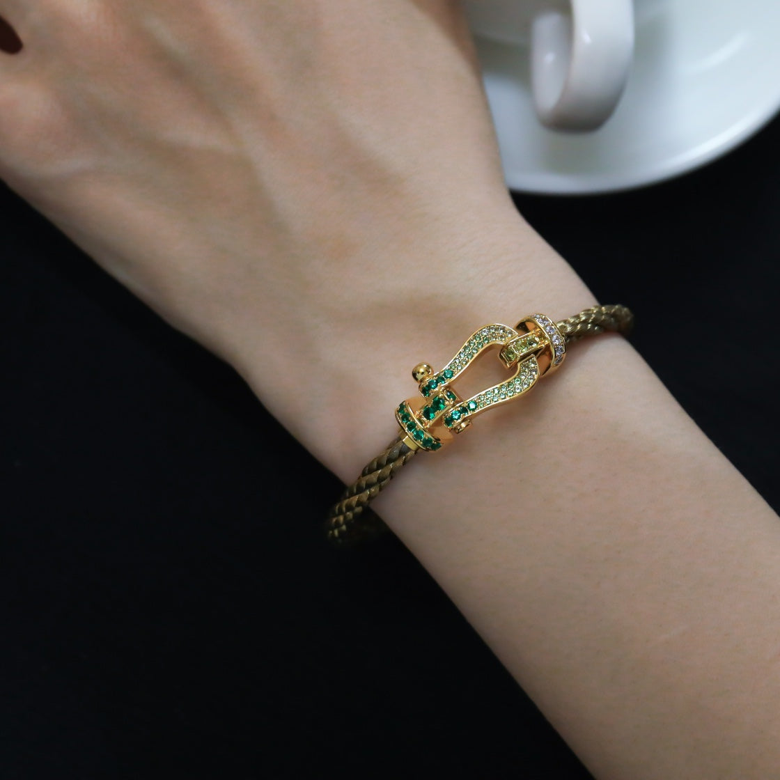 [AuraEcho]FORCE 10 GOLD GREEN DIAMOND PAVED