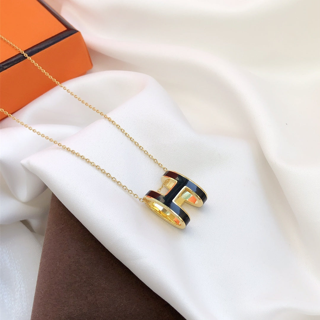 [AuraEcho]HM CLIC BLACK ENAMEL GOLD NECKLACE