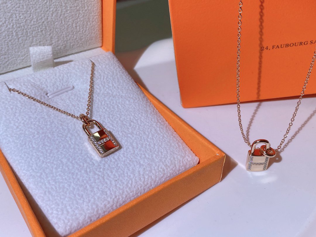 [AuraEcho]HM ADVANCED NICHE LOCK HEAD NECKLACE DIAMONDS
