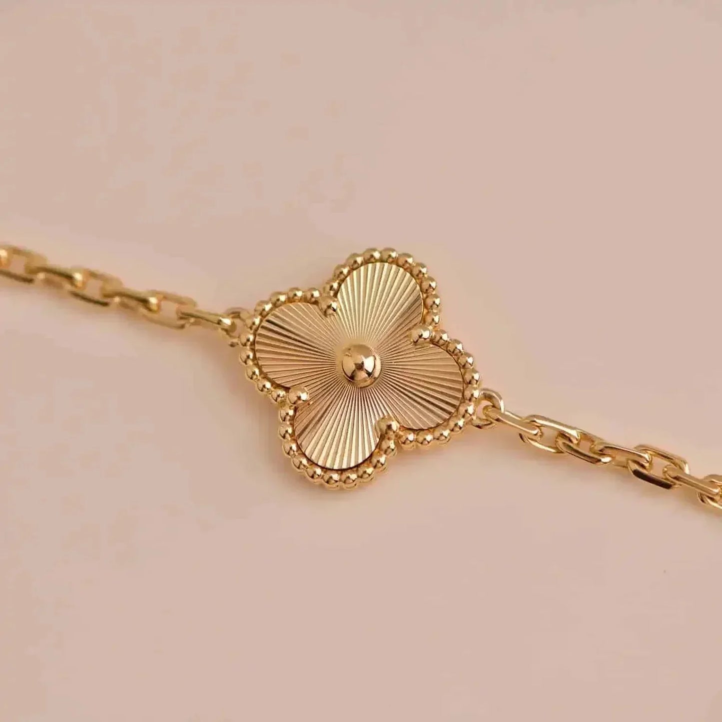 [AuraEcho]CLOVER 5 FLOWERS LASER BRACELET
