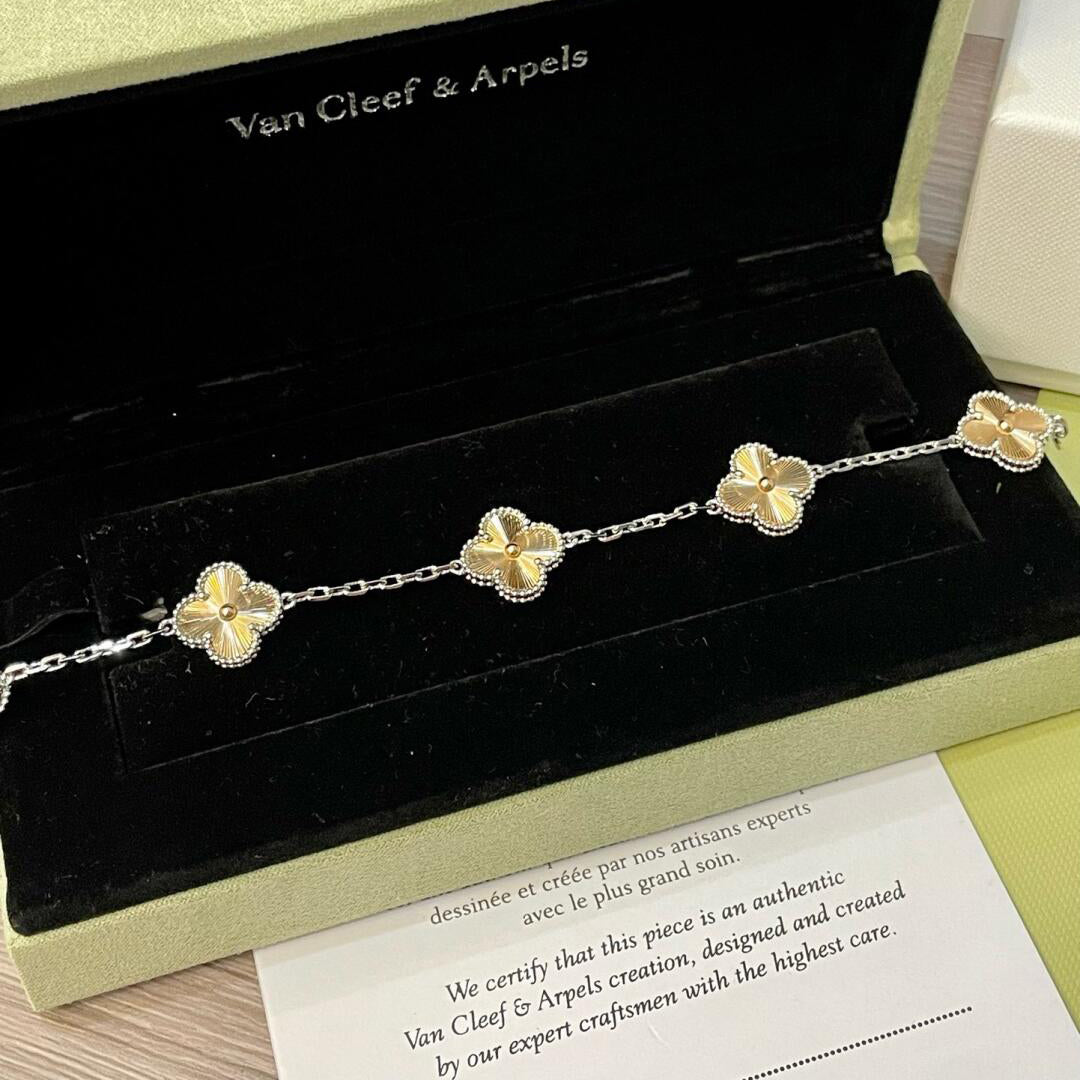 [AuraEcho]CLOVER  5 MOTIFS  CHRISTMAS LIMITED EDITION BRACELET