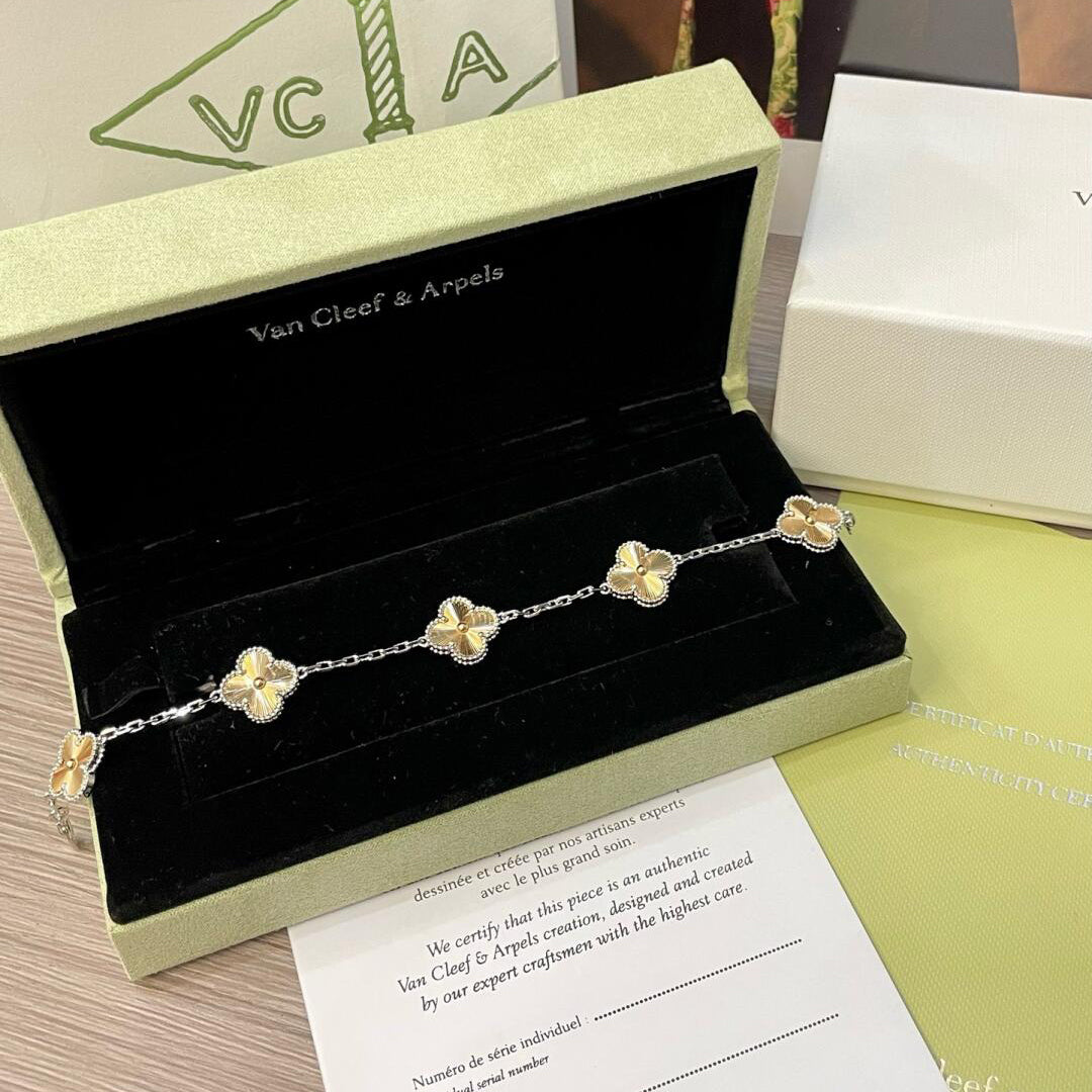 [AuraEcho]CLOVER  5 MOTIFS  CHRISTMAS LIMITED EDITION BRACELET