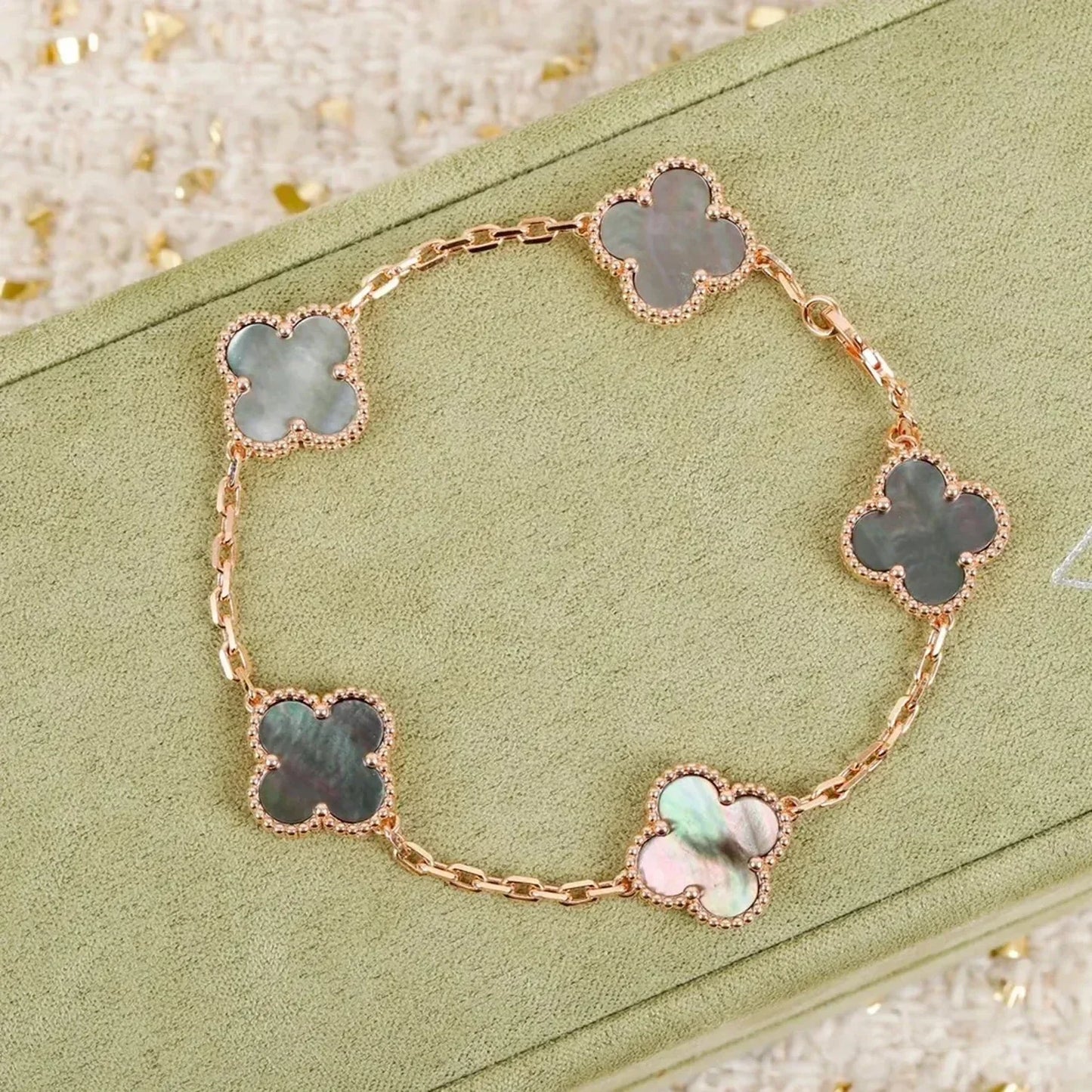 [AuraEcho]CLOVER 5 MOTIF GRAY MOP  BRACELET