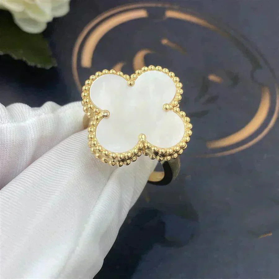 [AuraEcho]CLOVER WHITE MOP RING