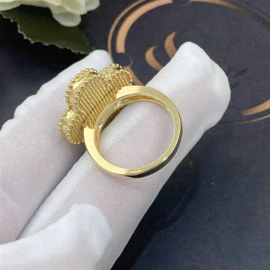 [AuraEcho]CLOVER WHITE MOP RING
