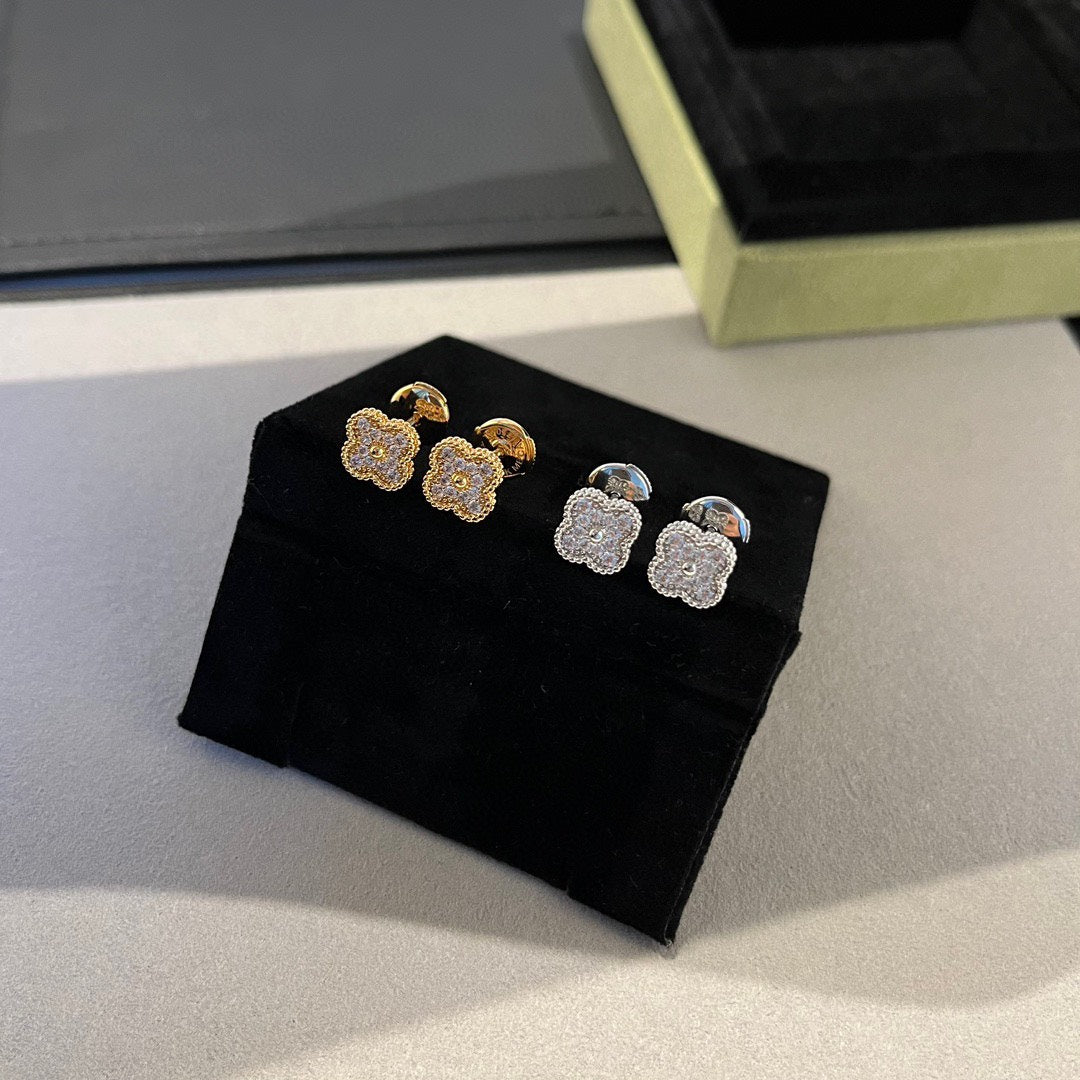[AuraEcho]CLOVER MINI DIAMOND STUD EARRINGS
